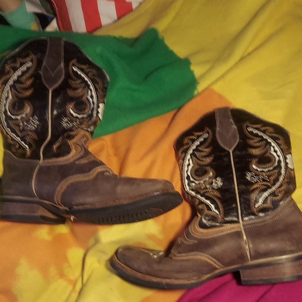 Vintage Embroidered Brown Leather Western Cowboy Boots. Size 9